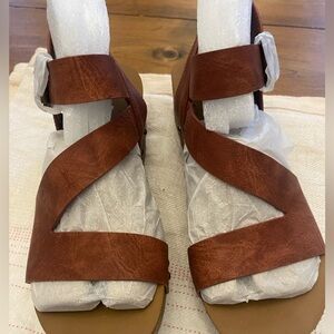 Very G brown upper sandals